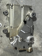 Charger l'image dans la galerie, f 225 200 hp Yamaha vst FLOAT CHAMBER BODY 69J-14180-21-00 plate 69J-24422-10-00 2005-2010 four stroke
