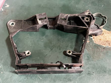 Cargar imagen en el visor de la galería, 200 225 hp Johnson Evinrude ELECTRICAL BRACKET 0583997 0584975 two stroke v6 some 120-250 hp compatibility
