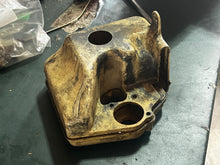 Charger l'image dans la galerie, sold ebay mar2026——35 25 hp Johnson Evinrude AIRBOX intake 387857 Two Stroke 1976-1977 omc

