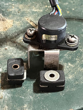 Cargar imagen en el visor de la galería, import tax &amp; duties for: 200 225 250 300 hp Mercury 821664 Throttle Position SENSOR ASSY &amp; bracket, 039400-0040 Two Stroke so
