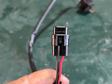 Cargar imagen en el visor de la galería, DF 250 225 200 hp Suzuki 32160-88L00 IGNITION TIMING COIL oem four stroke pulser magneto
