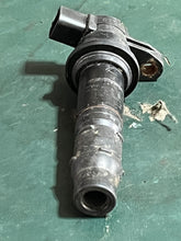 Charger l'image dans la galerie, DF 40 50 hp Suzuki IGNITION COIL 33410-87J01 f6t548 oem 2009, 2000-2010 Four Stroke 2-pin adaptor
