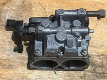 Charger l'image dans la galerie, 200 175 150 hp Mercury CARBURETOR SET WMH 16-1 16-2 16-3 top 3308-9672A44 3311-818650A4 818650A52, center 3308-9672A45 818650
