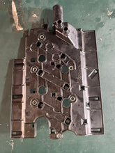 Charger l'image dans la galerie, f 225 Yamaha 69J-82316-00-00 IGNITION COIL BRACKET 90480-09M21-00 GROMMET 200 225 hp four stroke
