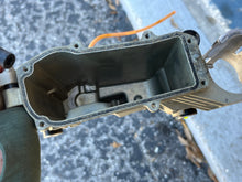 Charger l'image dans la galerie, vf 250 225 200 hp Yamaha VST Float Chamber 6CB-14160-10-00 with fuel pump 6CB-13907-10-00 4.2 liter Four Stroke TESTED
