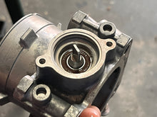 Cargar imagen en el visor de la galería, f 115 hp Yamaha THROTTLE BODY 6EK-13751-00-00 SILENCER 6DA-14440-00-00 four stroke 2014-2025
