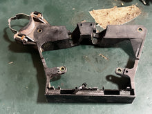 Cargar imagen en el visor de la galería, 200 225 hp Johnson Evinrude ELECTRICAL BRACKET 0583997 0584975 two stroke v6 some 120-250 hp compatibility
