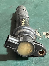 Charger l'image dans la galerie, DF 40 50 hp Suzuki IGNITION COIL 33410-87J01 f6t548 oem 2009, 2000-2010 Four Stroke 2-pin adaptor
