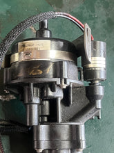 Load image into Gallery viewer, 135 - 300 hp Evinrude e-tec 5007849 OIL PUMP 0586860 PRESSURE SENSOR two stroke

