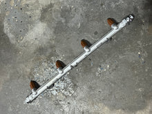 Cargar imagen en el visor de la galería, DF 150 hp Suzuki FUEL INJECTORS 15710-96J00 DELIVERY PIPE rail 15751-96J00 four stroke 175 200 hp compatible

