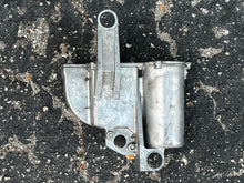 Cargar imagen en el visor de la galería, 150 - 300 hp Yamaha HPDI vst FLOAT CHAMBER BODY 60V-14980-00-00 66K-14980-00-00 two stroke 1999-2009

