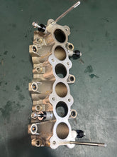 Charger l'image dans la galerie, DF 250 225 200 hp Suzuki 13110-93J00 INTAKE MANIFOLD four stroke 2007
