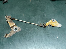 Cargar imagen en el visor de la galería, 35 hp Force Mercury F458192 Throttle CAM, F458502 ROD, magneto control F2A458081 LEVER, two stroke1974-89
