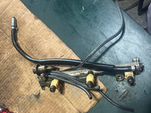 Cargar imagen en el visor de la galería, f 225 Yamaha 69J-13160-00-00 DELIVERY PIPE with THREE 69J-13761-00-00 FUEL INJECTOR four stroke OEM 200 225 hp 69J-13906-00-0
