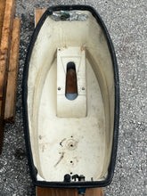 Charger l'image dans la galerie, 55 hp Yamaha TOP COWLING 697-42610-02-EJ two stroke 1989-1990 engine cover
