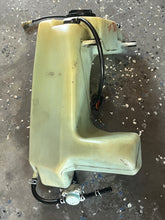Charger l'image dans la galerie, 75 85 hp Suzuki 69110-95514 OIL TANK two stroke 69110-95513 69110-95512 69110-95511 69101-95500 oil cap 69201-95500 69200-955
