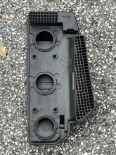 Cargar imagen en el visor de la galería, 90 75 hp Yamaha 6H1-14440-02-00 INTAKE SILENCER oem Two Stroke 1986-2005
