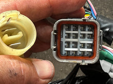Cargar imagen en el visor de la galería, DF 175 hp Suzuki engine WIRING HARNESS 36610-96L50 four stroke 2019-2021
