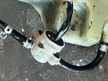 Charger l'image dans la galerie, 75 85 hp Suzuki 69110-95514 OIL TANK two stroke 69110-95513 69110-95512 69110-95511 69101-95500 oil cap 69201-95500 69200-955

