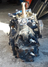 Cargar imagen en el visor de la galería, 50 - 70 hp Tohatsu Nissan POWERHEAD CYLINDER &amp; CRANK CASE ASSEMBLY 360011001 two stroke two cylinder 1986-2002 - 150 cold com
