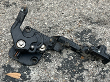 Cargar imagen en el visor de la galería, 115 hp Mercury THROTTLE LEVER 8M0051365 8M0008288 &amp; BRACKET 897763T01 897763T03 four stroke EFI
