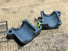 Cargar imagen en el visor de la galería, DF 70 60 hp Suzuki 54130-87E31  UPPER MOTOR MOUNT &amp; cover 1998-2009 four stroke
