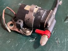 Cargar imagen en el visor de la galería, 200 hp Johnson Evinrude FUEL PRIMER CHOKE SOLENOID two stroke 1993-2001 5007355 0437231 0437234 some compatibility 120 125 13
