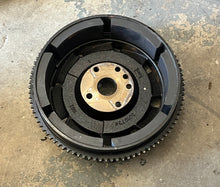 Load image into Gallery viewer, 175 150 135 115 hp Ficht Evinrude FLYWHEEL 3010734 0586526 two stroke 2000-2005
