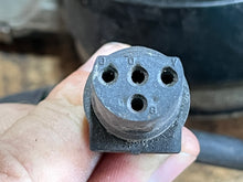 Cargar imagen en el visor de la galería, 110 100 90 88 hp Johnson Evinrude 0583127 TIMER BASE 1986-87 two stroke other #s 0583128 0583376
