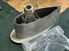 Load image into Gallery viewer, BF 15 20 hp Honda 40202-zw9-a30za EXTENSION SEPARATOR spacer 2003-2007 Four Stroke bolts 90125-zw9-a30 90124-zw9-a30
