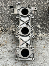 Cargar imagen en el visor de la galería, 90 hp Yamaha INTAKE MANIFOLD 6H1-13641-02-94 REED VALVE 688-13610-00-00 688-W0004-00-00 two stroke 1992-2009 some 75 hp

