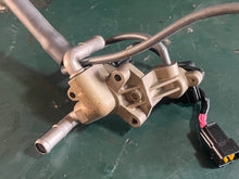 Charger l'image dans la galerie, f 225 Yamaha 69J-14960-00-00 BODY ASSY throttle 68V-82380-00-00 PRESSURE SENSOR intake oem FOUR STROKE 200 225 hp
