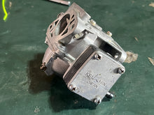 Cargar imagen en el visor de la galería, 6 8 HP Yamaha carburetor with fuel pump 1984-2003 TWO STROKE 6G1-24412-01-00 6G1-14301-01-00
