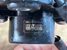 Cargar imagen en el visor de la galería, DT 225 - 150 hp Suzuki 37810-92E00 THROTTLE VALVE SENSOR &amp; stay TWO STROKE
