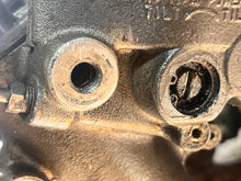 Load image into Gallery viewer, 115 130 150 175 200 hp Yamaha ptt POWER TRIM &amp; TILT UNIT two-wire 6G5-43800-05-4D two stroke 1994-1996 no broken bolts good m
