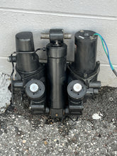 Cargar imagen en el visor de la galería, DT 150 175 200 225 hp Suzuki 48503-87D20-OED PTT Trim Cylinder &amp; Motor 48400-87D02-0ED 2-wire TWO STROKE 1993-2003
