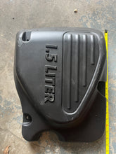 Cargar imagen en el visor de la galería, 115 hp Mercury Optimax FLYWHEEL COVER 880198T Two Stroke 3 Cylinder DFI 2008
