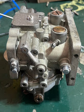 Load image into Gallery viewer, 150 hp Yamaha CARBURETOR SET 6R2-01 6R2-14301-02-00 6R2-14302-02-00 6R2-14303-02-00 International Two Stroke 1986-1995
