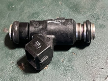 Charger l'image dans la galerie, 60 50 40 30 hp Mercury EFI FUEL INJECTOR 892123002 9254A four stroke TESTED
