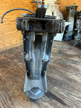 Cargar imagen en el visor de la galería, 250 225 hp Yamaha 20” MIDSECTION hpdi SWIVEL 64E-43311-10-8D STEERING BRACKET 66K-42510-00-8D UPPER CASING 60X-45111-00-8D EX
