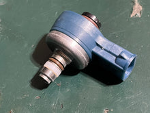 Cargar imagen en el visor de la galería, 135 150 175 HP Mercury Air injector Blue 883078A3 883078 8M6001743 two stroke DFI OPTIMAX
