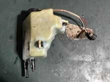 Charger l'image dans la galerie, 115 130 hp Yamaha OIL TANK 6E5-21750-05-00 OIL LEVEL GAUGE 6G7-85730-03-00 two stroke 1990-2001
