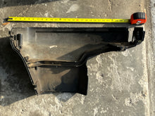 Cargar imagen en el visor de la galería, 90 hp Mercury bottom cowl lower side covers Two Stroke CARBURETED MOTORS ONLY 2188-821874-1 2188-821873-1
