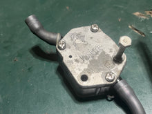 Charger l'image dans la galerie, 115 hp Yamaha 6E5-24410-03-00 FUEL PUMP 6E5-24560-00-00 FILTER ASSY two stroke oem 135-300 hp
