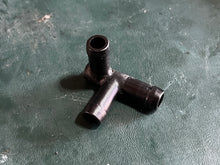 Cargar imagen en el visor de la galería, 130 115 hp Yamaha CARB JOINT PIPE 6E5-24376-10-00 two stroke 1987-1993
