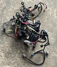 Cargar imagen en el visor de la galería, DF 175 hp Suzuki engine WIRING HARNESS 36610-96L50 four stroke 2019-2021
