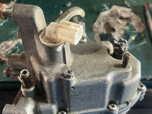 Charger l'image dans la galerie, DF 225 250 200 hp Suzuki VST FUEL PUMP ASSY 15600-93J00 four stroke 2004-2011 TESTED
