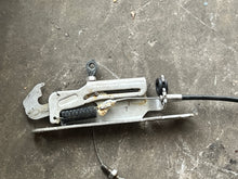 Cargar imagen en el visor de la galería, 350 hp Mercury Verado SIDE LATCH ASSY 888974A02 CABLE 8M0080491 FOUR STROKE 200-400 hp compatible
