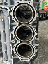 Cargar imagen en el visor de la galería, 300 hp Yamaha HPDI CRANKCASE BLOCK 6D0-15100-00-1S w COVER two stroke HPDI 2003-2009
