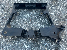 Charger l'image dans la galerie, 140 120 hp Evinrude Johnson v4 power pack ELECTRICAL BRACKET 0583418 two stroke looper some compatibility 120-300 hp
